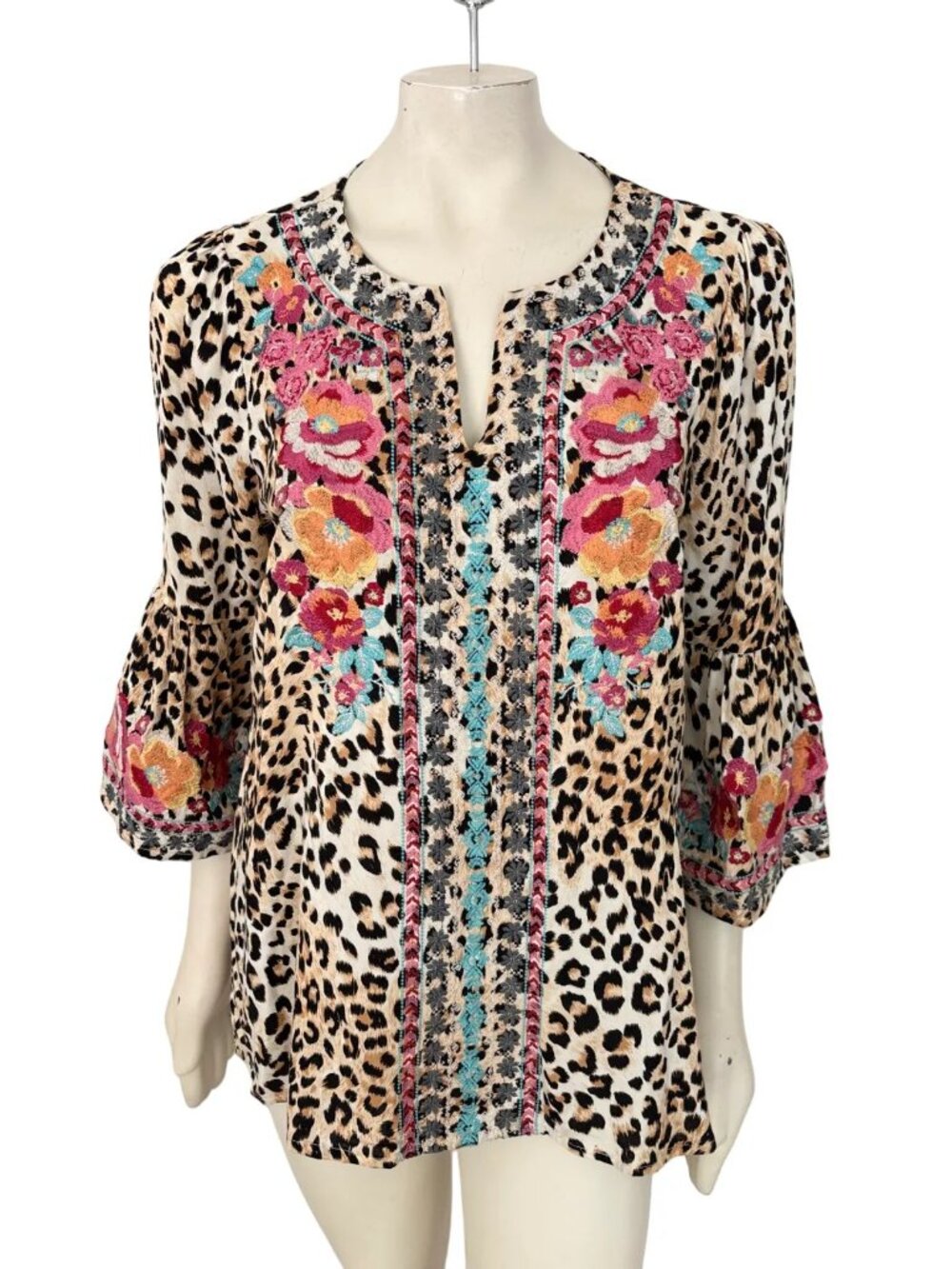 SAVANNA JANE Bell Sleeve Floral Embroidered Leopard Print Tunic  Boho chic  SZ M